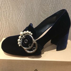 Preowned Miu Miu embellished velvet loafer pumps